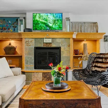 Country Roads - Hot Tub Game Room Dog Friendly
